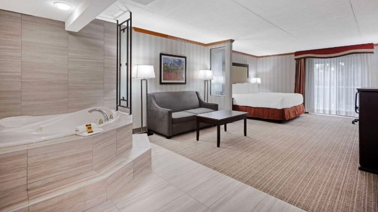 Best Western PLUS Port O’Call Hotel