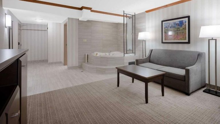 Best Western PLUS Port O’Call Hotel