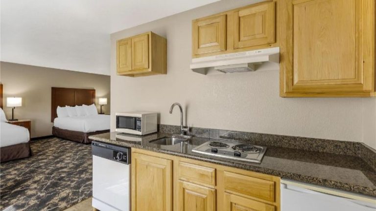 Best Western Plus Riverfront Hotel And Suites