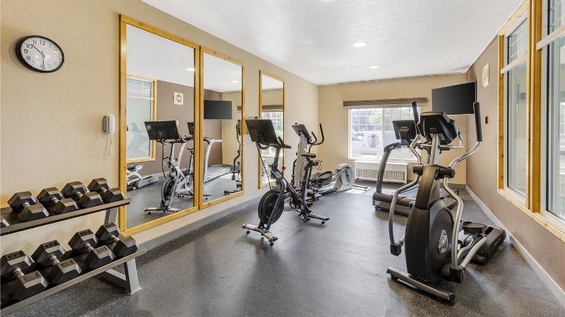 Best Western Plus Riverfront Hotel And Suites, room with private jacuzzi, photo 6