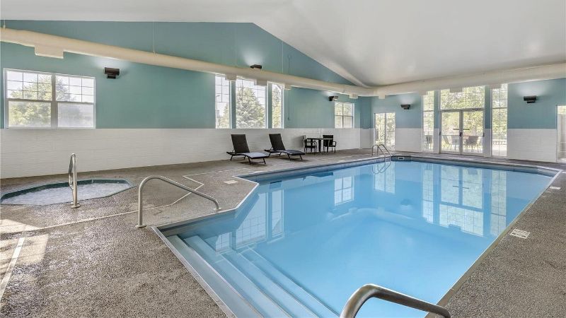 Best Western Plus Riverfront Hotel And Suites, room with private jacuzzi, photo 7
