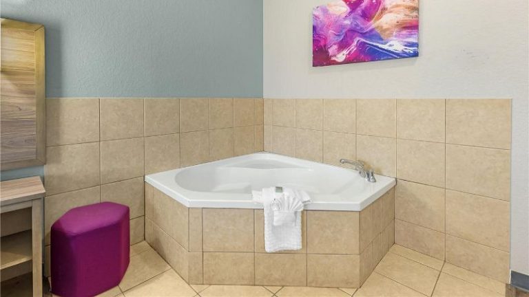 Best Western Plus San Antonio East Inn & Suites