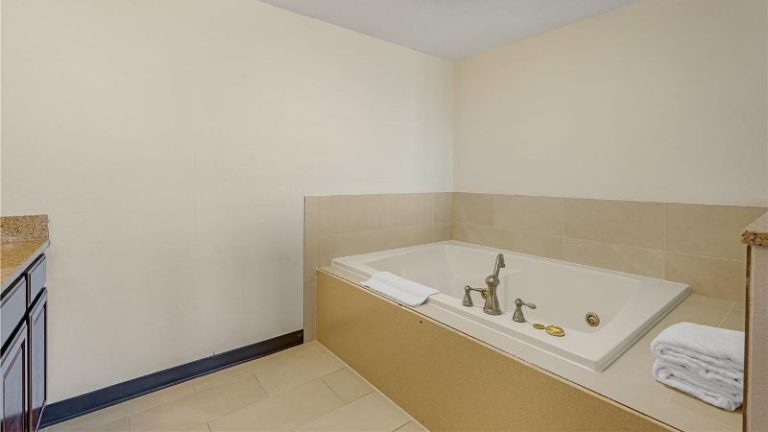 Best Western Plus York Hotel & Conference Center