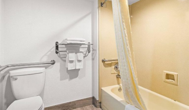 Quality Inn Jacksonville – Orange Park near Naval Air Station