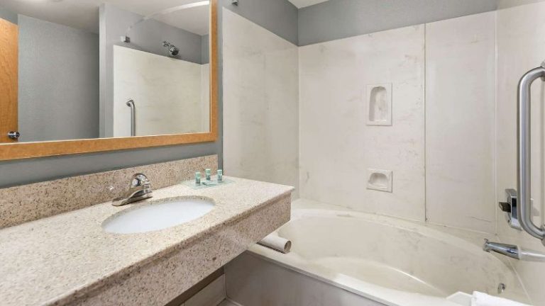Best Western West Towne Suites