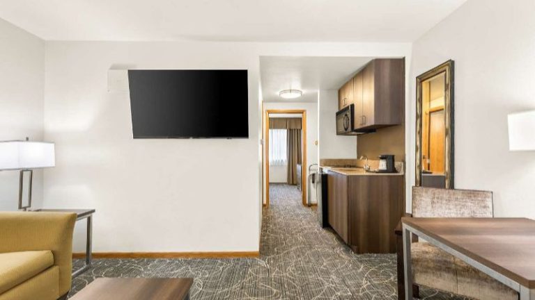 Best Western West Towne Suites