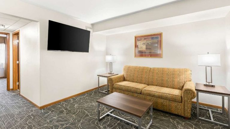 Best Western West Towne Suites
