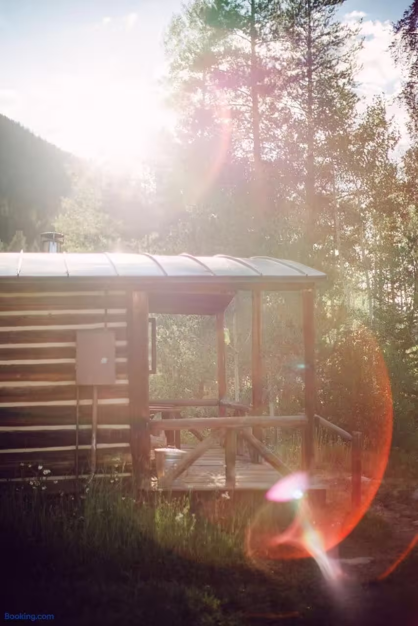 Beyul Retreat, cabin with a private hot tub, photo 3