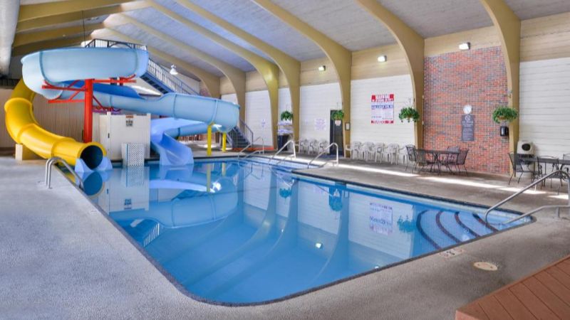 Billings Hotel & Convention Center, room with private jacuzzi, photo 6