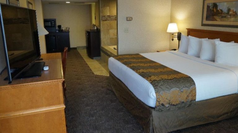 Biltmore Hotel & Suites