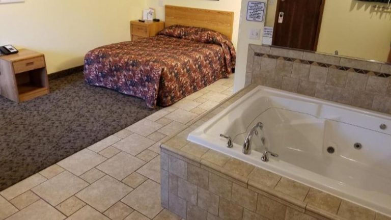 Black Hawk Motel & Suites