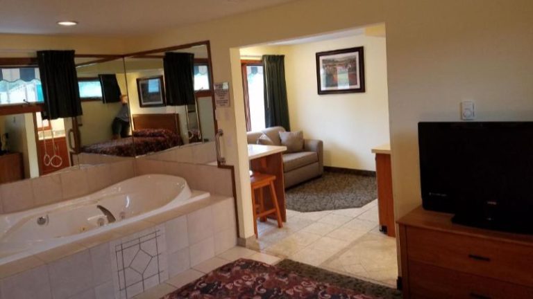 Black Hawk Motel & Suites
