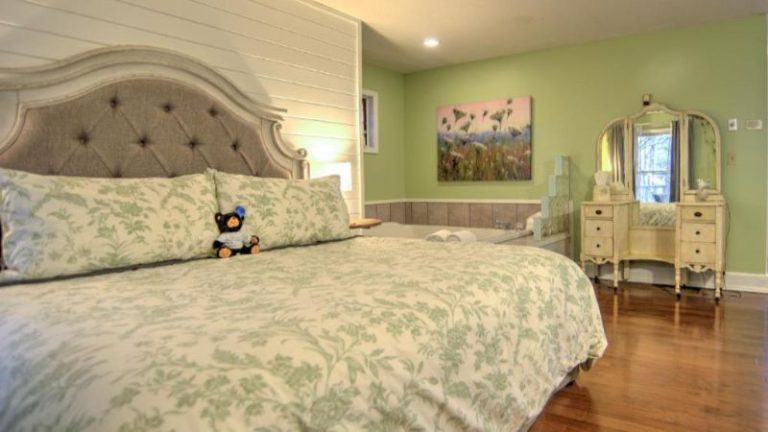 Blue Mountain Mist Country Inn and Cottages