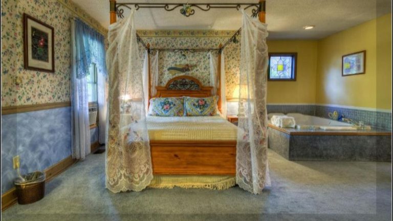 Blue Mountain Mist Country Inn and Cottages