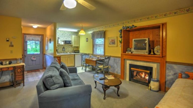 Blue Mountain Mist Country Inn and Cottages