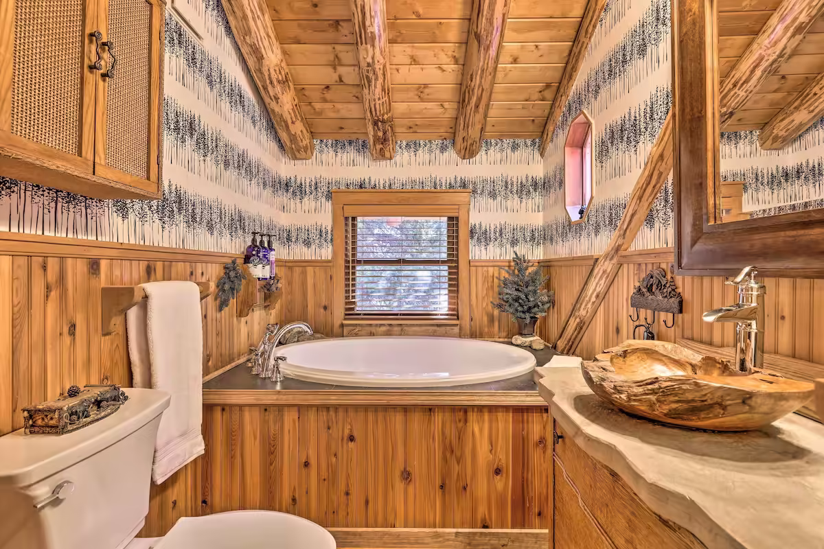 Breckenridge Cabin, cabin with a private hot tub, photo 3