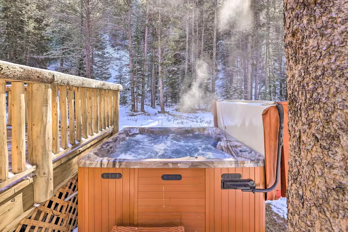 Breckenridge Cabin, cabin with a private hot tub, photo 4