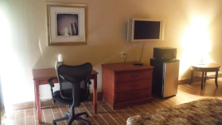 Budgetel Inn & Suites Hotel