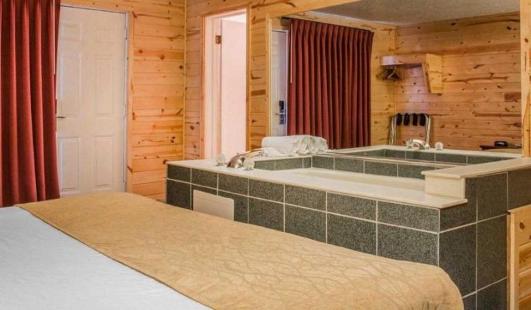 Cabins of Mackinaw