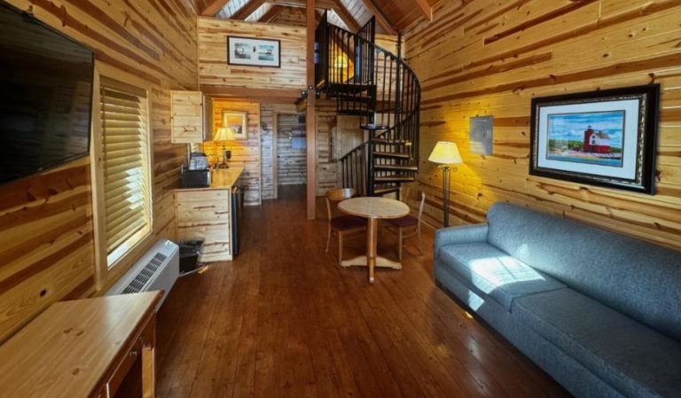 Cabins of Mackinaw