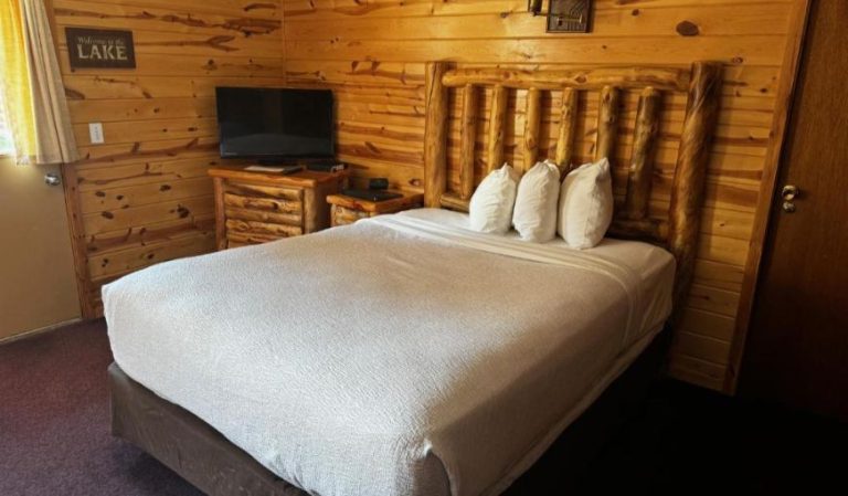 Cabins of Mackinaw