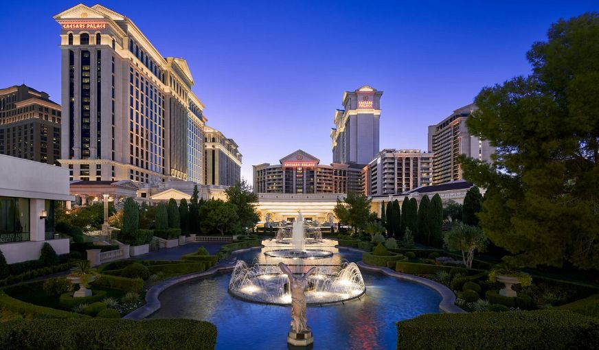 Caesars Palace, room with private jacuzzi, photo 5