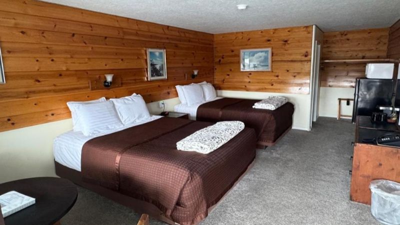Captain’s Choice Motel, room with private jacuzzi, photo 4