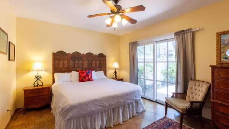 Casa Blanca Inn & Suites