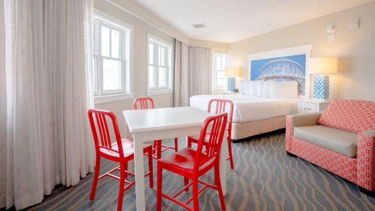 Cedar Point’s Hotel Breakers