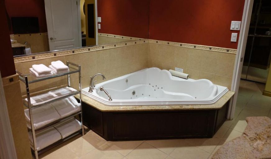 Chateau Louis Hotel & Conference Centre