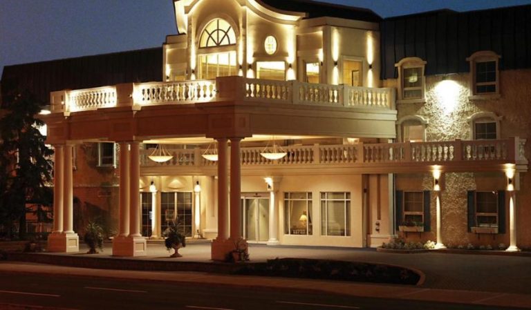 Chateau Louis Hotel & Conference Centre