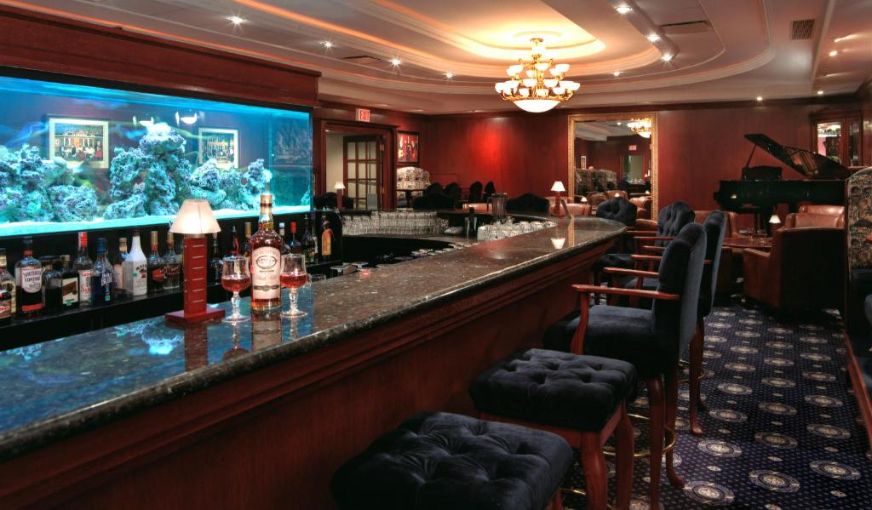 Chateau Louis Hotel & Conference Centre, room with private jacuzzi, photo 6