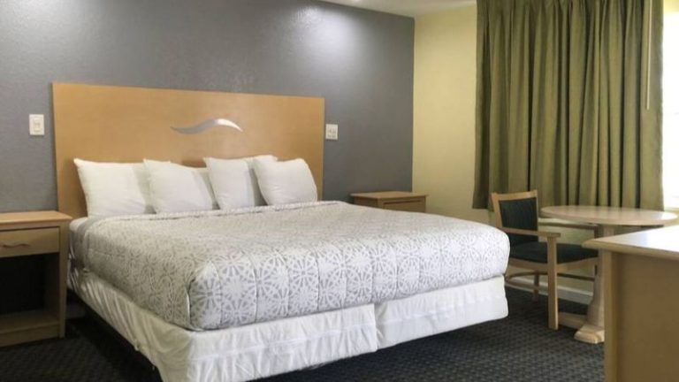 Chisholm’s Motor Inn