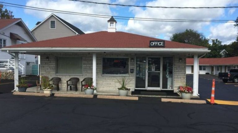 Chisholm’s Motor Inn