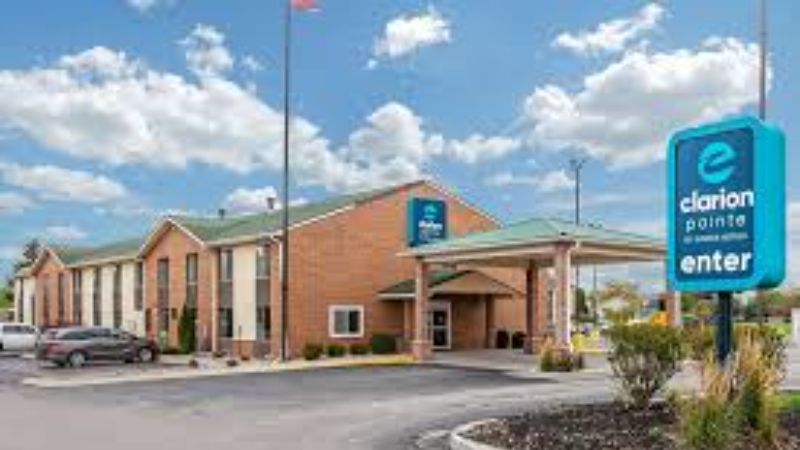 The Wisconsin Hotel & Conference Center, room with private jacuzzi, photo 7