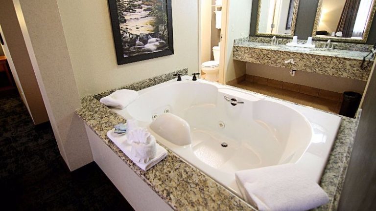 C’mon Inn Hotel & Suites