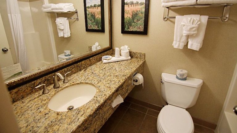 C’mon Inn Hotel & Suites