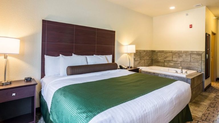 Cobblestone Hotel & Suites – Erie