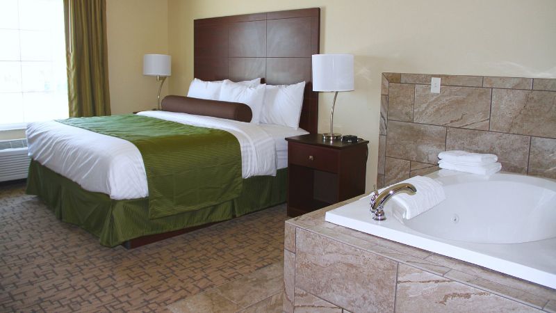 Cobblestone Hotel & Suites – Devils Lake