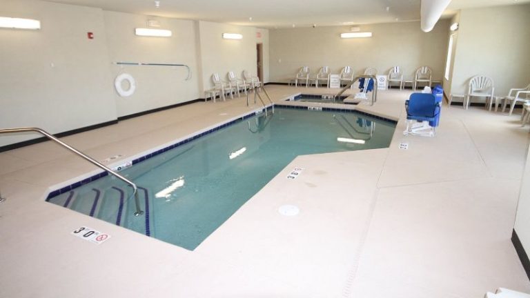 Cobblestone Hotel & Suites – Devils Lake