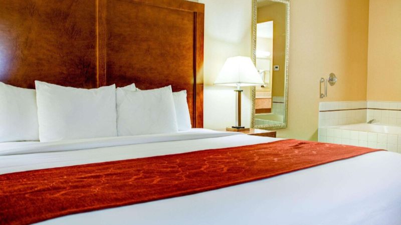 Comfort Inn, room with private jacuzzi, photo 2