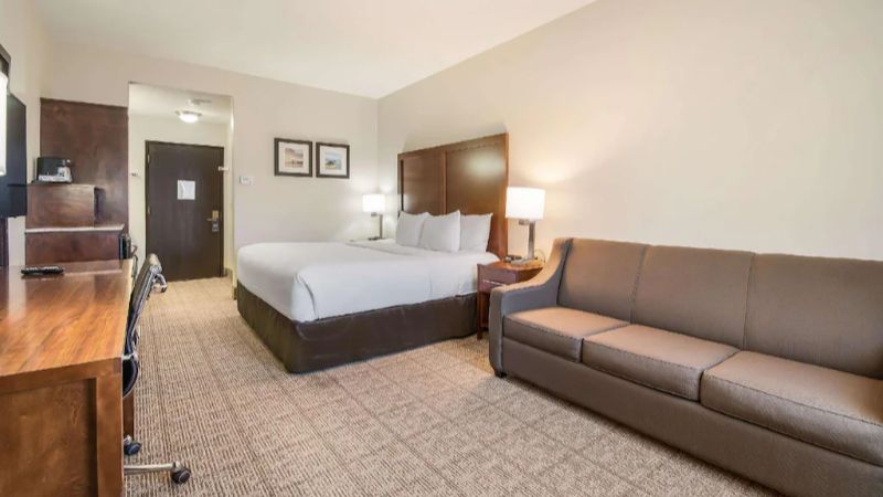 Comfort Inn, room with private jacuzzi, photo 4