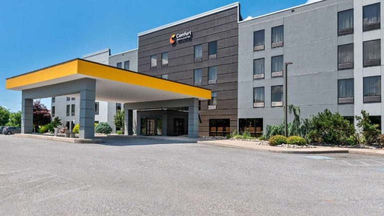 Comfort Inn & Suites