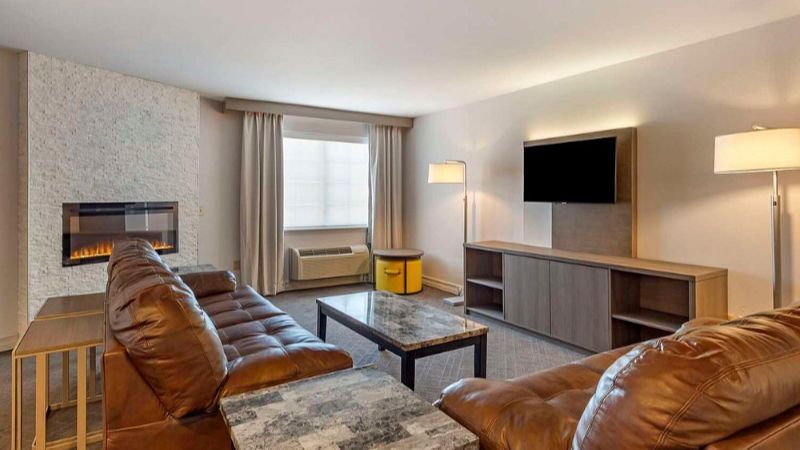 Comfort Inn & Suites East Greenbush – Albany, room with private jacuzzi, photo 5