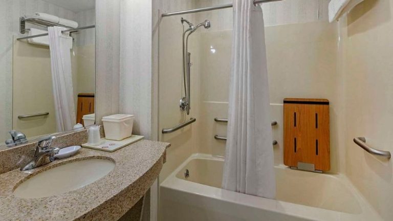 Comfort Inn & Suites East Greenbush – Albany