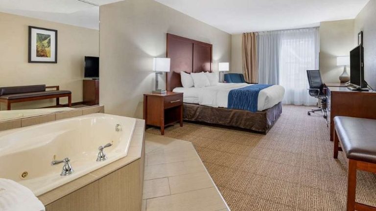 Comfort Inn & Suites Northern Kentucky