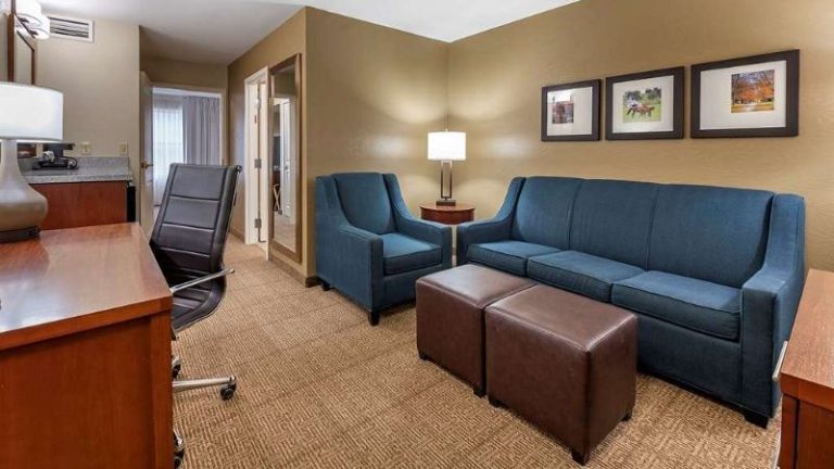 Comfort Inn & Suites Northern Kentucky