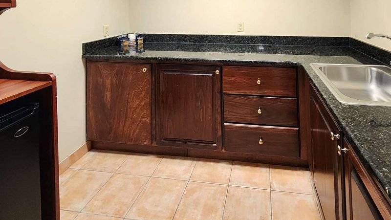Comfort Inn & Suites, room with private jacuzzi, photo 6