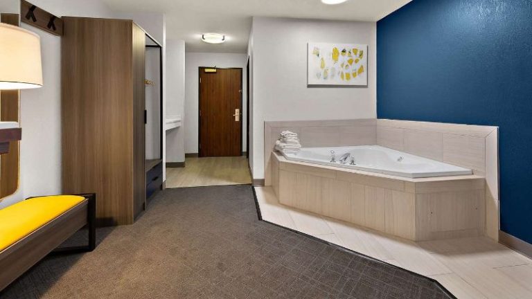 Comfort Inn & Suites