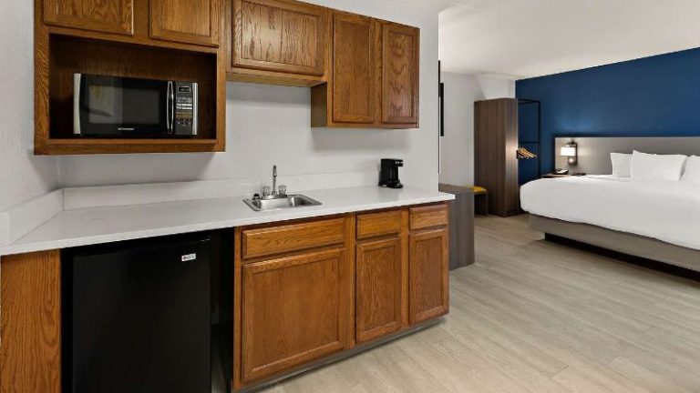 Comfort Inn & Suites